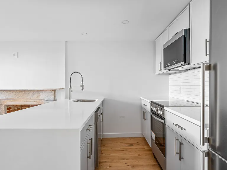 132 Carroll St #1 — Photo 8
