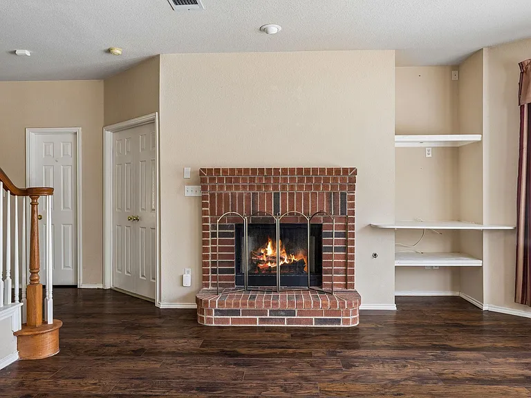 2404 Kristen Ln — Photo 11
