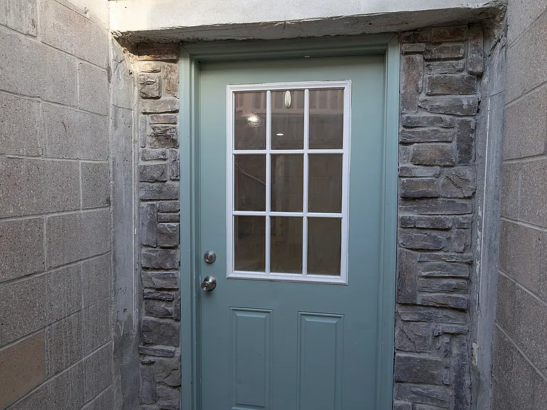 1066 E Searle Ln — Photo 3