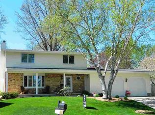 217 Heritage Rd, Cedar Falls, IA 50613