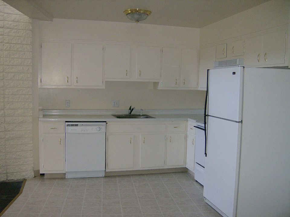 2nd image of 3200 Lakeside Dr APT 23