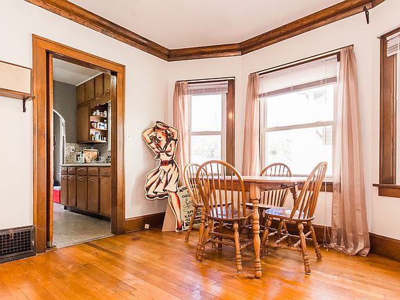5th image of 2184 Wyandotte Ave
