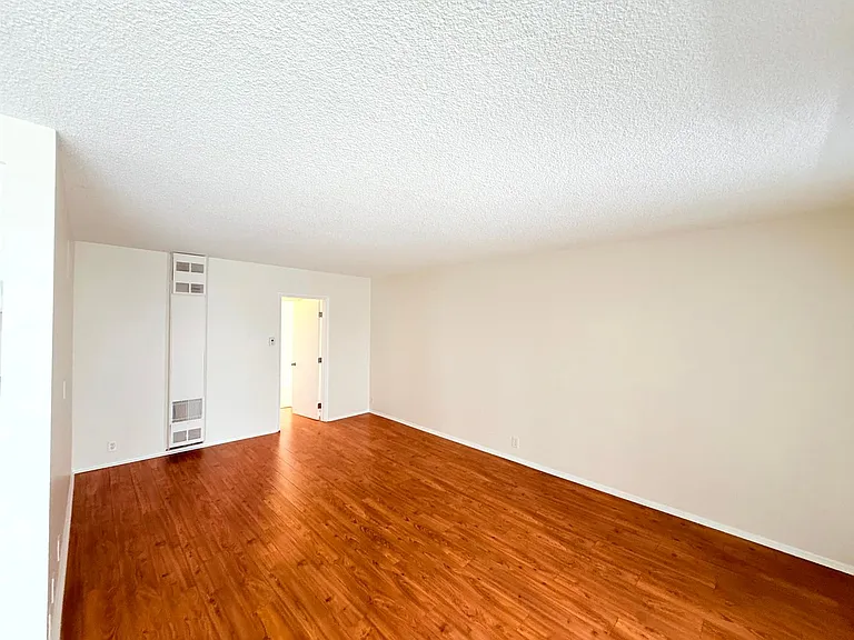 828 4th St #204 — Photo 6
