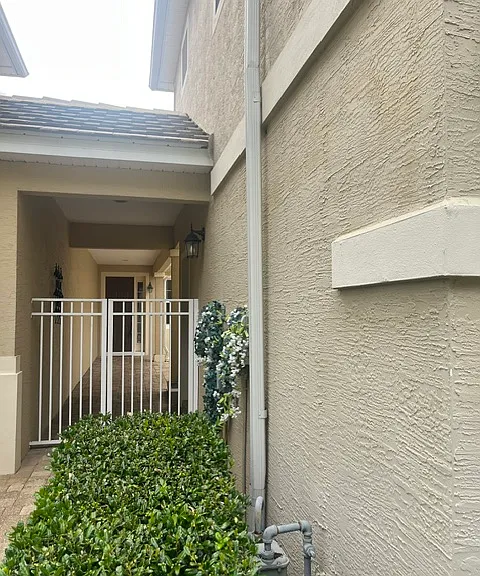117 Hedgewood Dr — Photo 2