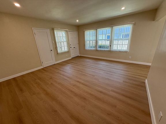 3rd image of 1006-1008 W Glenoaks Blvd #1006
