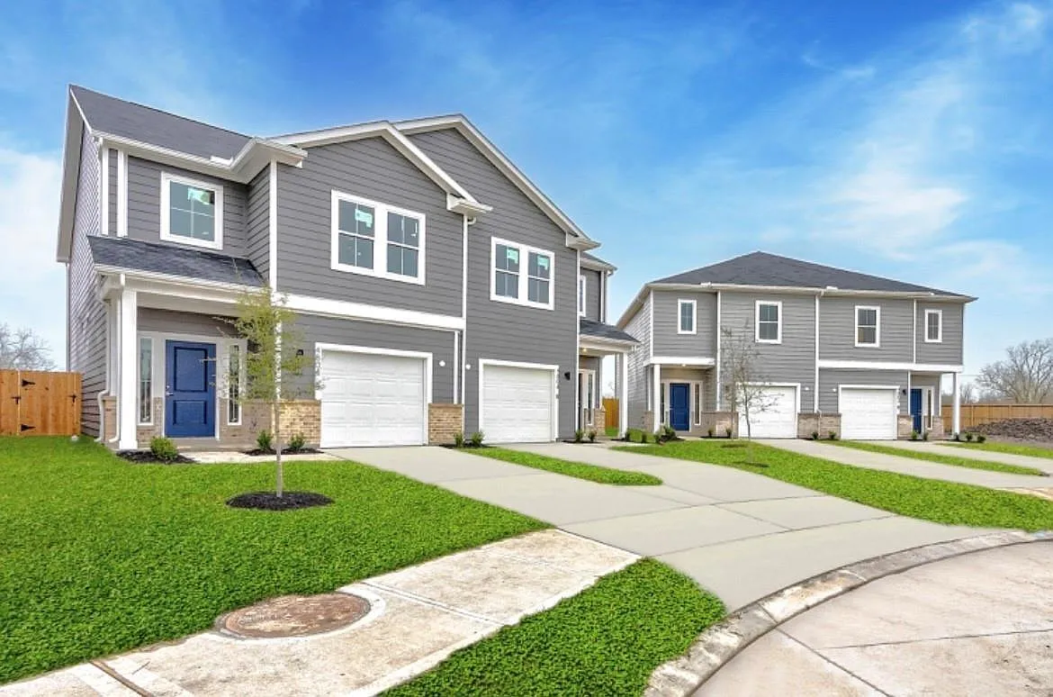 3 bed, 2.5 bath, 1681 sqft, $1,899 — Photo 1