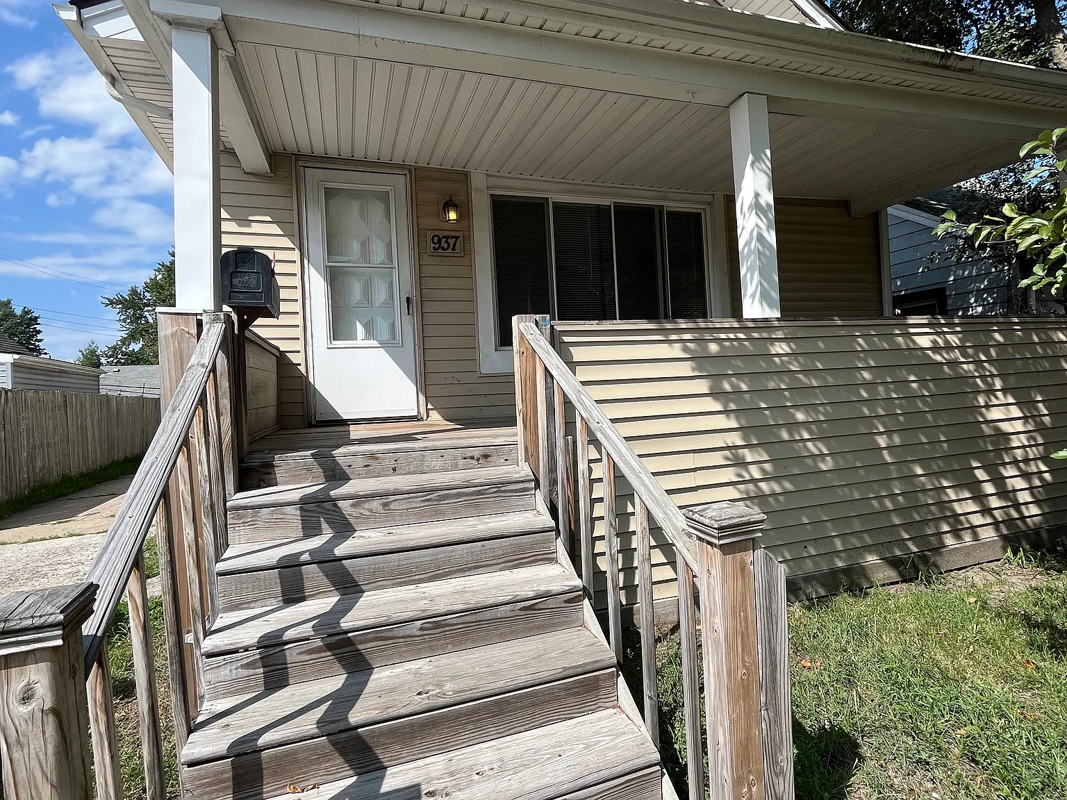 2 bed, 952 sqft, $1,399 — Photo 1