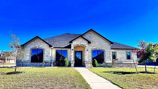 1st image of 401 Willow Dr
