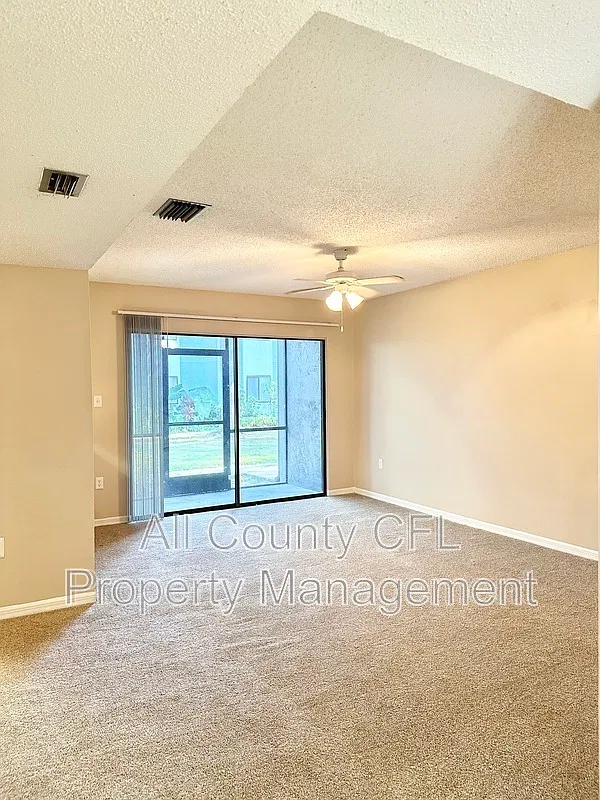 2 bed, 1.0 bath, 914 sqft, $1,325 — Photo 2