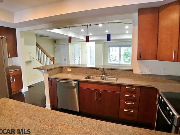5th image of 688 Oakwood Ave APT A