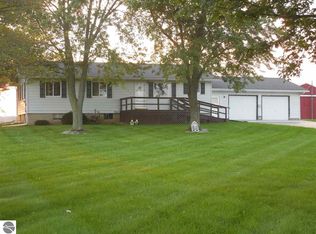 11506 S Shepherd Rd, Shepherd, MI 48883