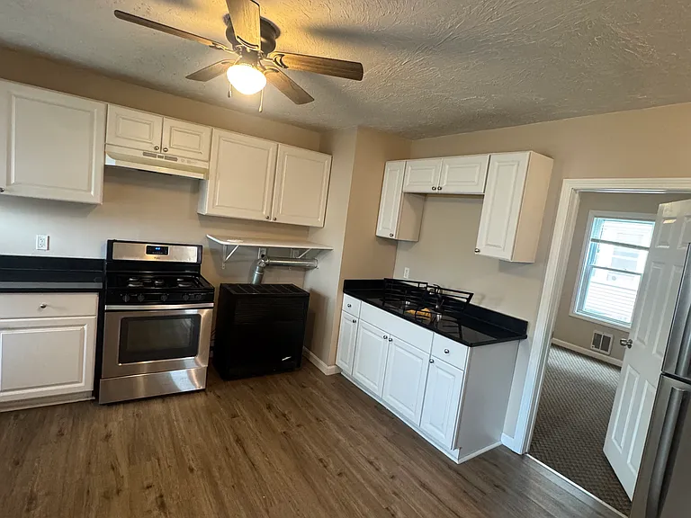370 Hamilton St #1-R — Photo 4