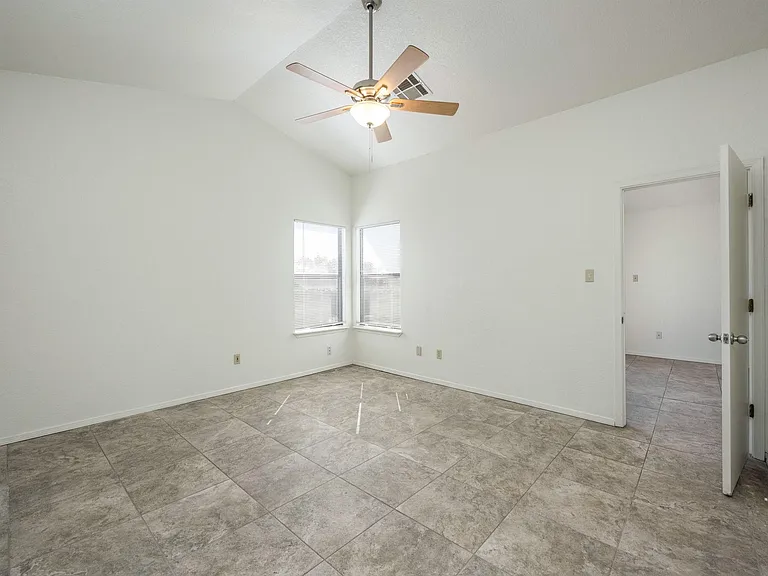 2136 Pioneer Ave — Photo 10