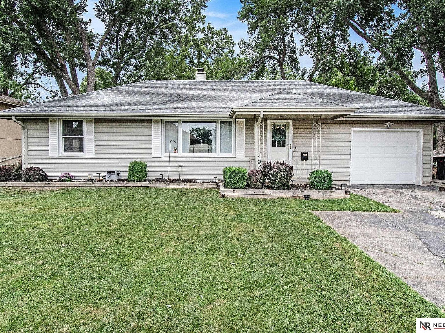 7764 Main St, Ralston, NE 68127 | Zillow