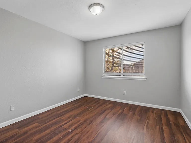1716 Manor Garden Curv — Photo 8