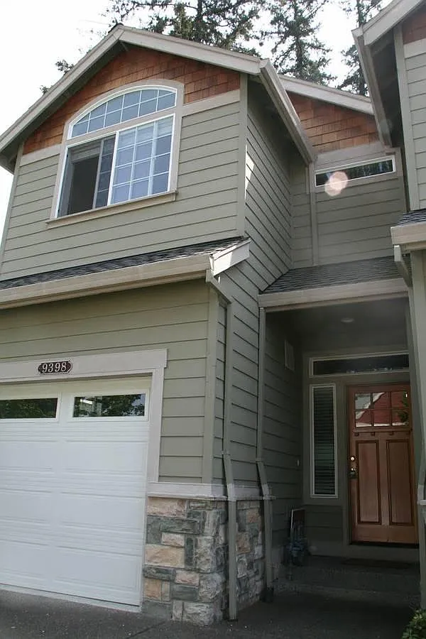 3 bed, 2.5 bath, 2076 sqft, $2,690 — Photo 2