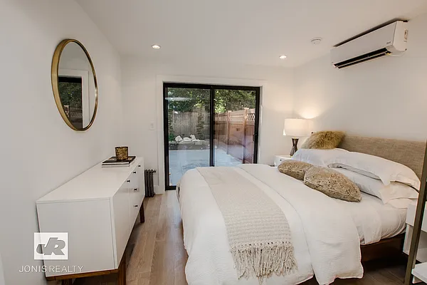 Rented by Jonis Realty | media 7