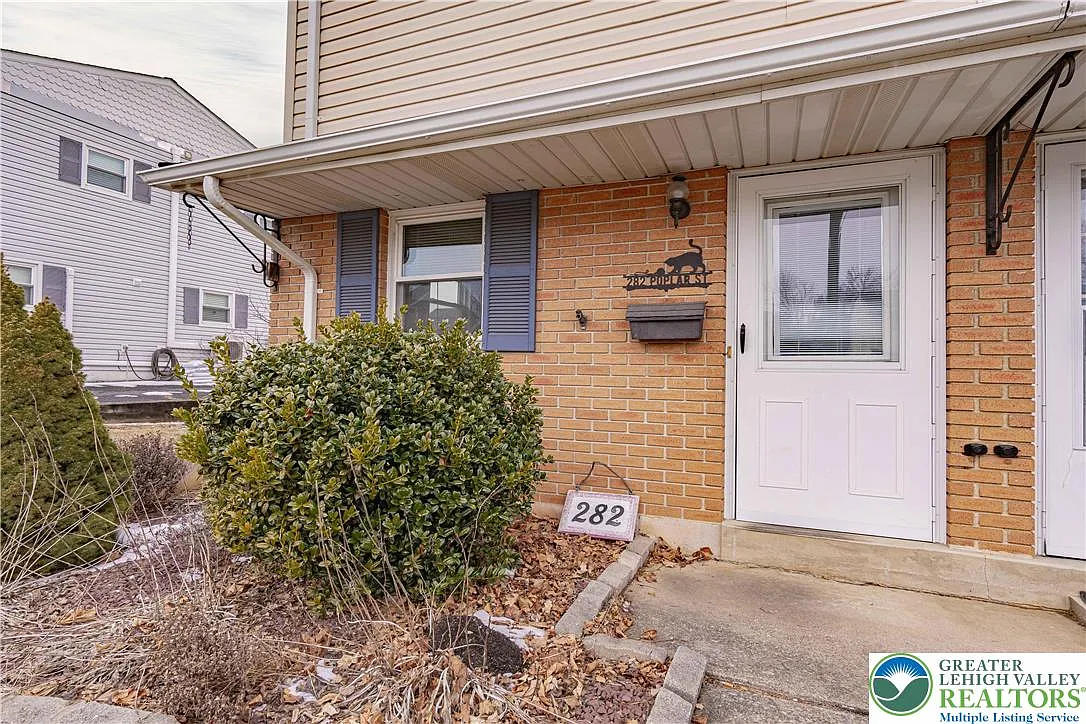 2 bed, 1.5 bath, 1134 sqft, $2,200 — Photo 3