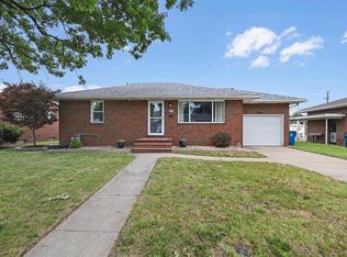695 Leslie Ave, Wood River, IL 62095