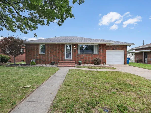 695 Leslie Ave, Wood River, IL 62095