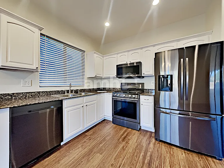 902 E Autumn Harvest Pl — Photo 3