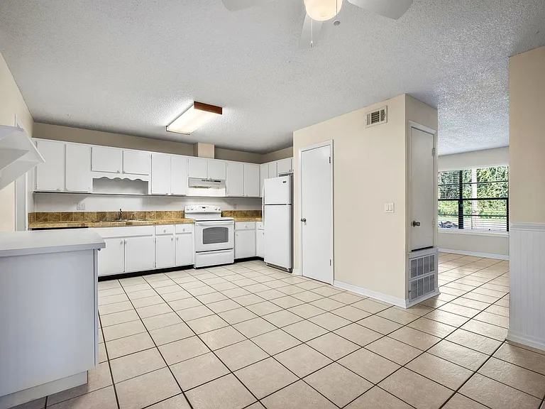 1016 Assisi Ln — Photo 27