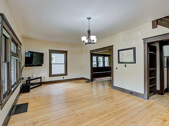 5th image of 4226 Carrollton Ave