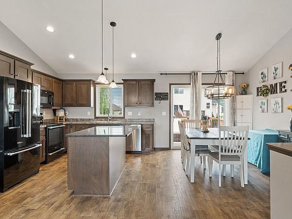 5th image of 1207 Tikalsky St SE