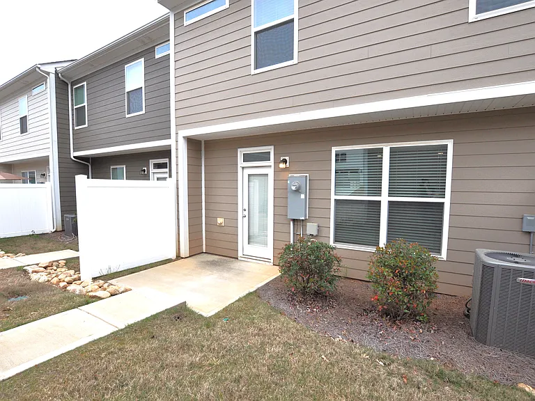 536 Laurens St — Photo 2