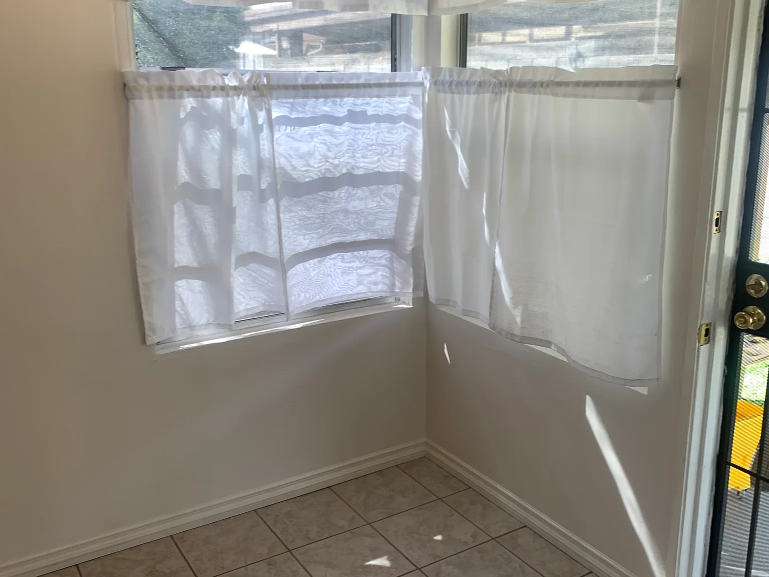 2 bed, 760 sqft, $2,600 — Photo 2
