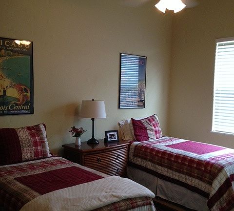 Guest Room with Twin Beds
