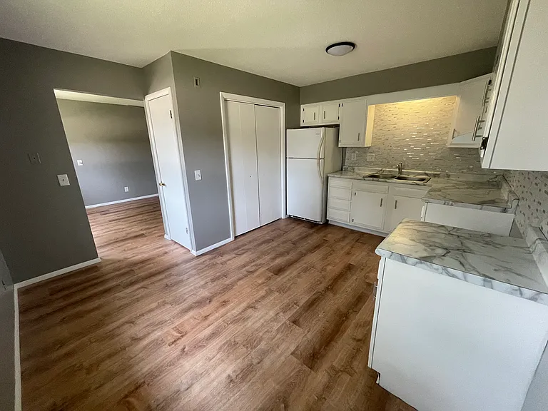 304 N Independence St #B — Photo 13