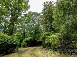 82 Englewood Dr, Hendersonville, NC 28739