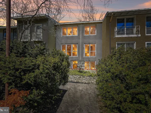 11472 Orchard Ln, Reston, VA 20190