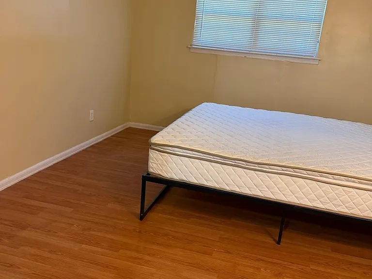 434 College Dr — Photo 4