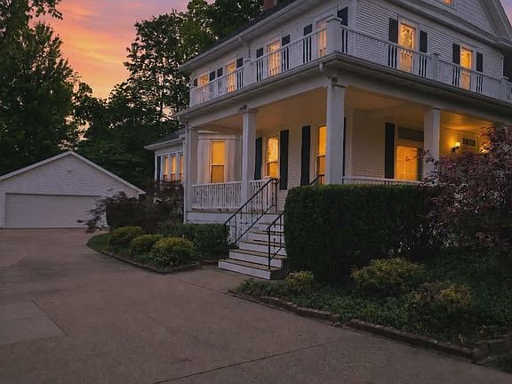 2nd image of 2706 Maine St