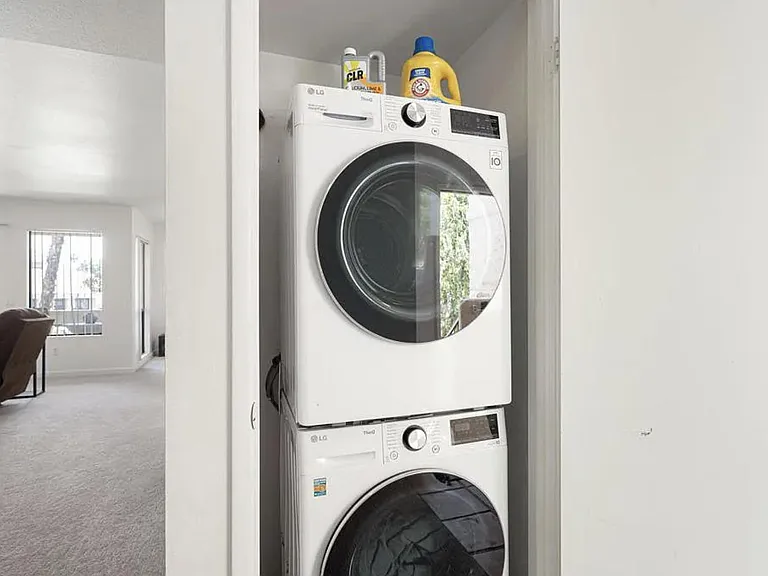 Stacked washer/dryer