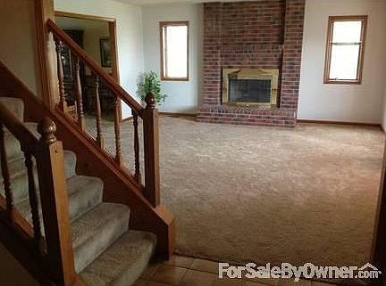 Formal Living Room
						:
						Warm and inviting fireplace with north facing bay windows. Great expansive views
