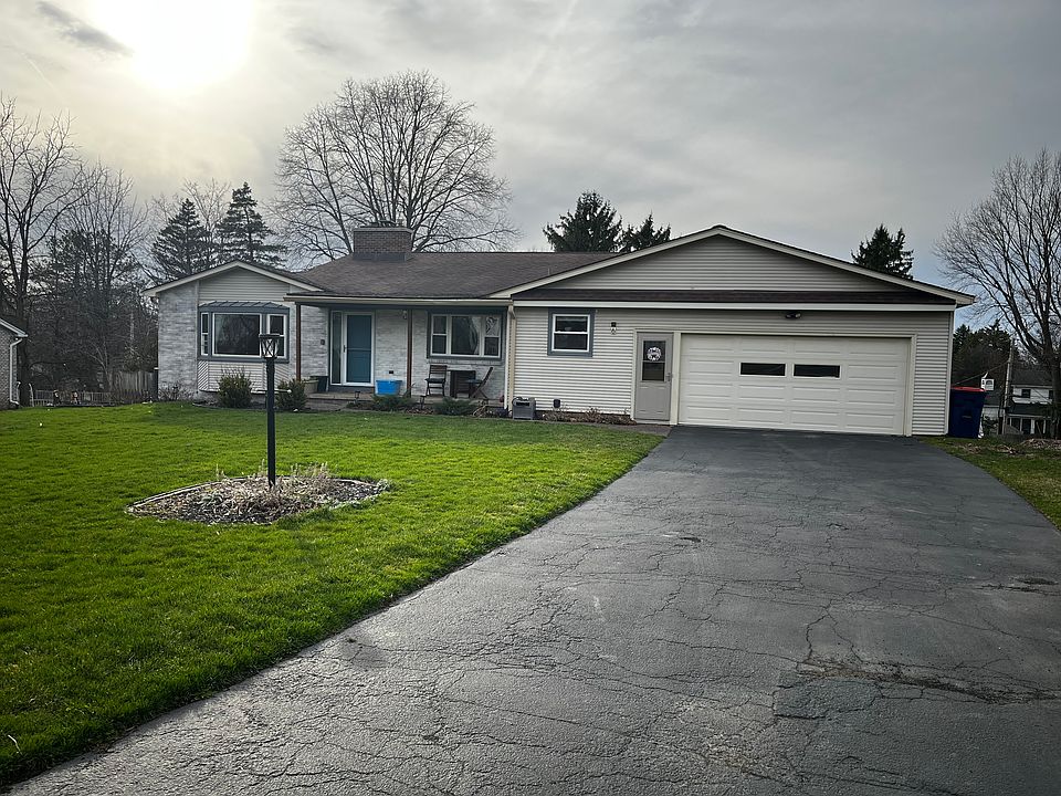 1st image of 6 Knobb Hill Dr