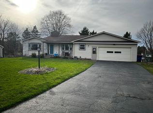 6 Knobb Hill Dr, Pittsford, NY 14534