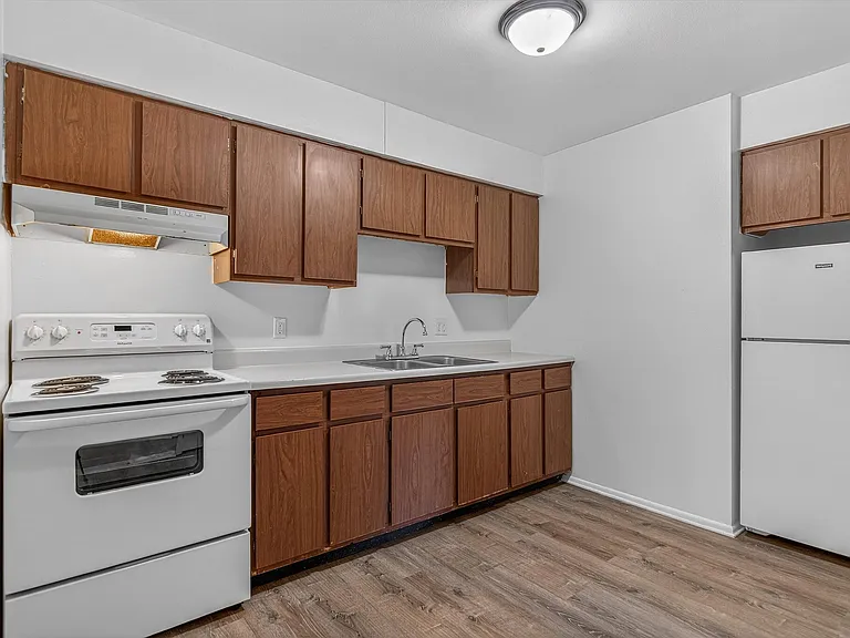 34-(Apt 1C) 1x1- Kitchen