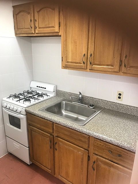 2nd image of 536 Clinton Ave APT 5