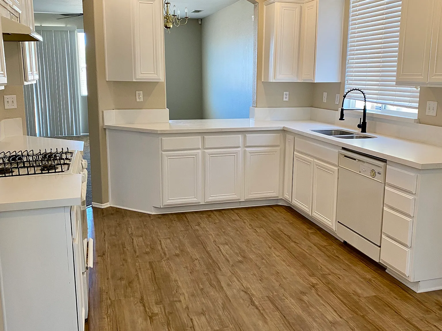 3 bed, 1479 sqft, $2,400 — Photo 2