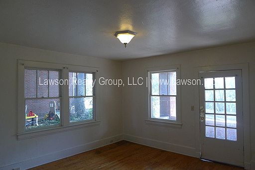2nd image of 821 Ferdinand Ave SW APT 1