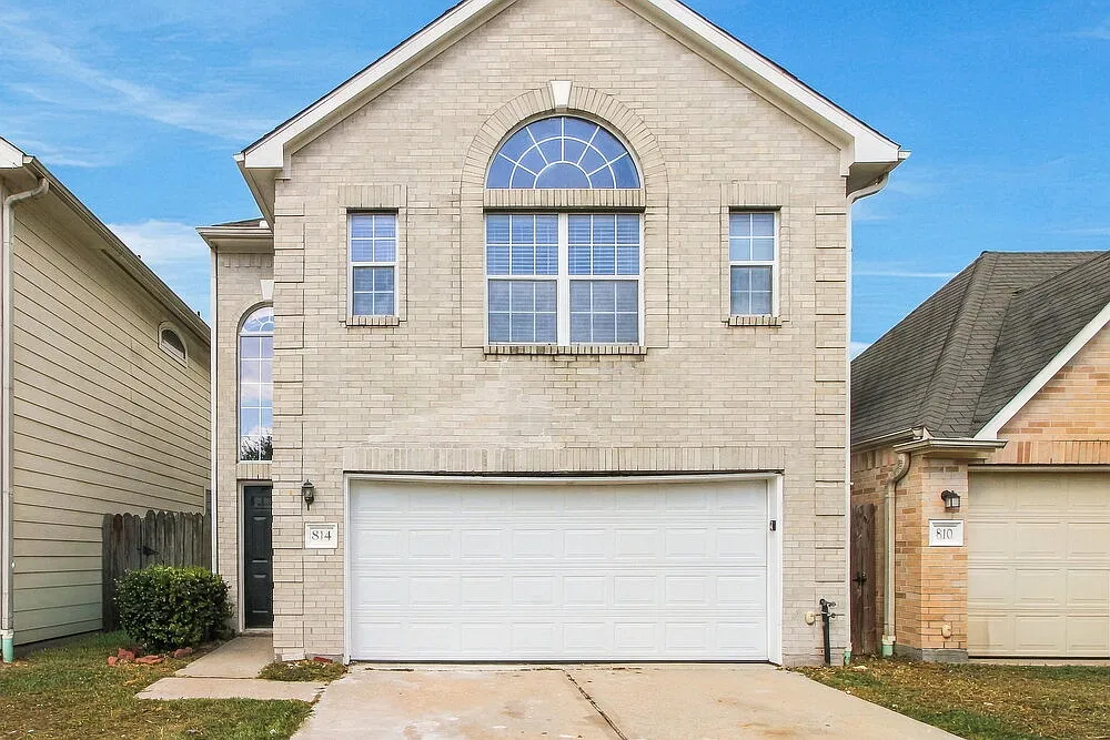 3 bed, 2.0 bath, 1676 sqft, $1,870 — Photo 1