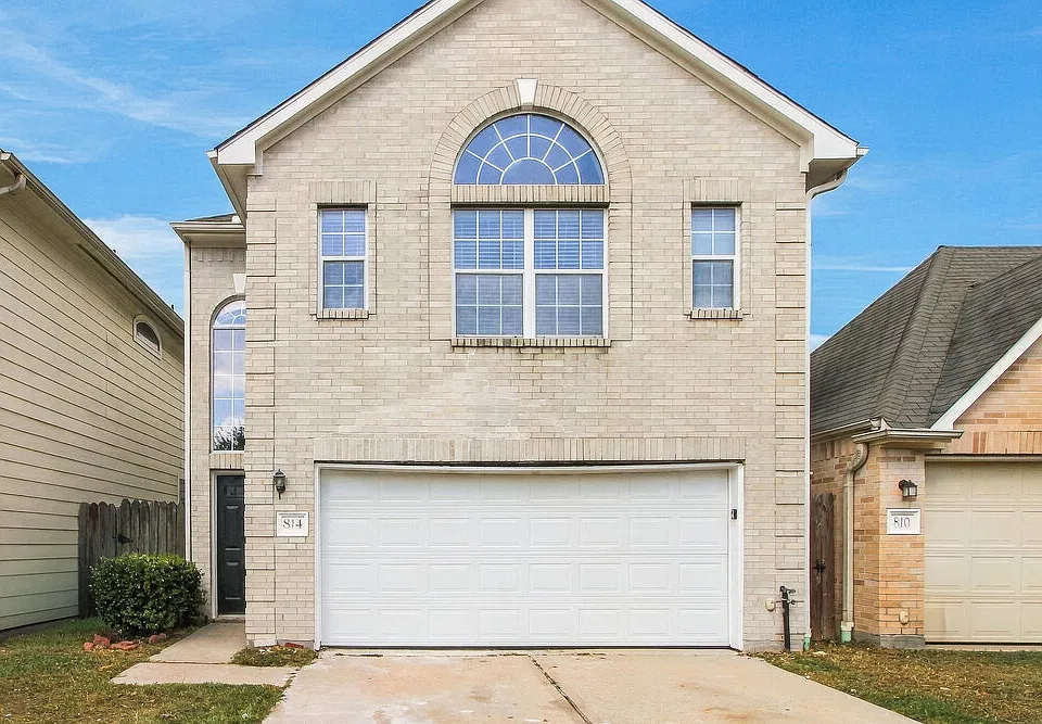 814 Forest Ivy Ln