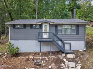 173 Outer Dr, Dingmans Ferry, PA 18328