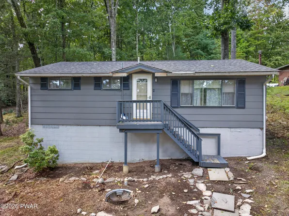 173 Outer Dr, Dingmans Ferry, PA 18328