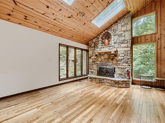 3rd image of 570 Idlewood Dr