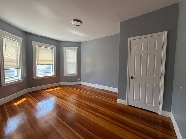 110 Dakota St FLOOR 2